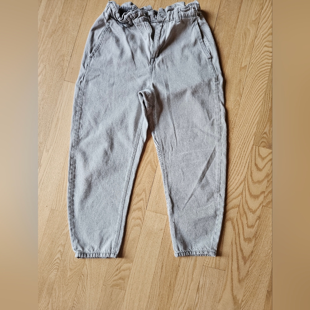 Zara- High Waisted Barrel Jean